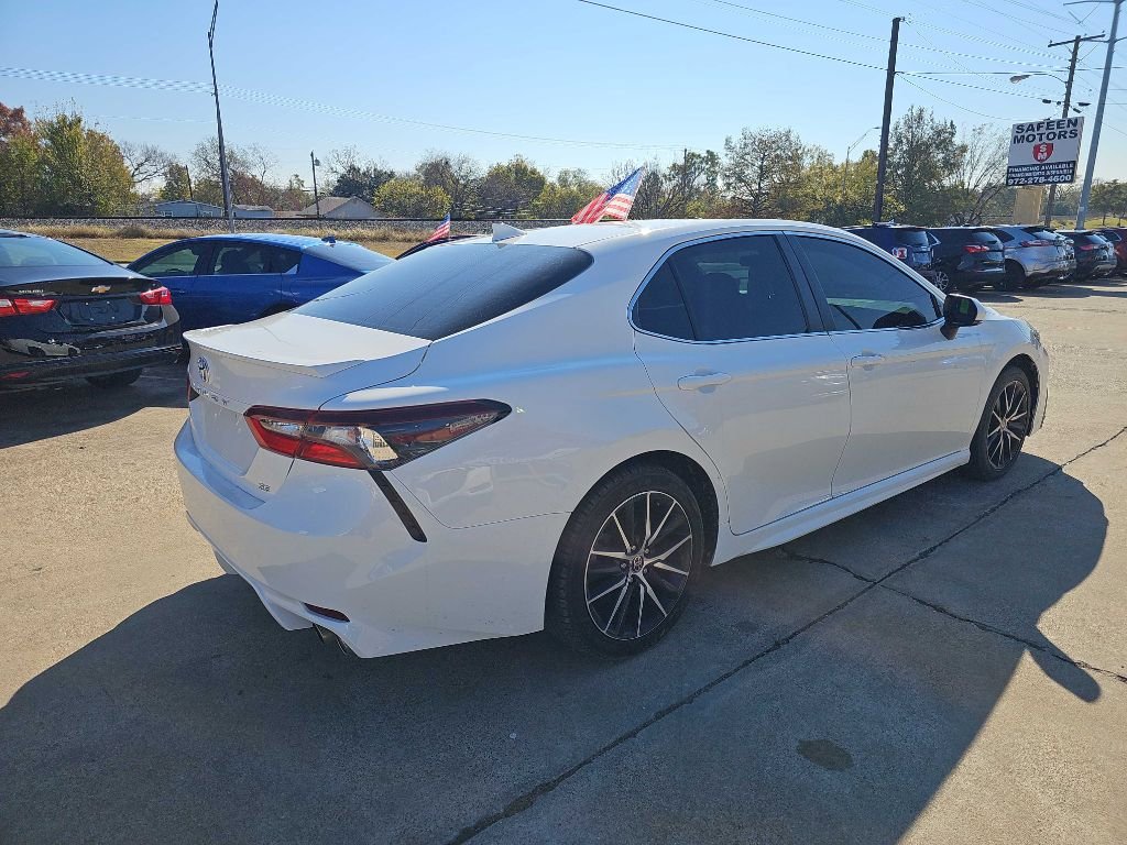 Used 2022 Toyota Camry SE image 3