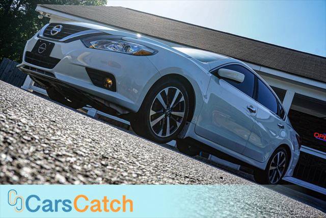 Used 2017 Nissan Altima 2.5 SR FWD image 4