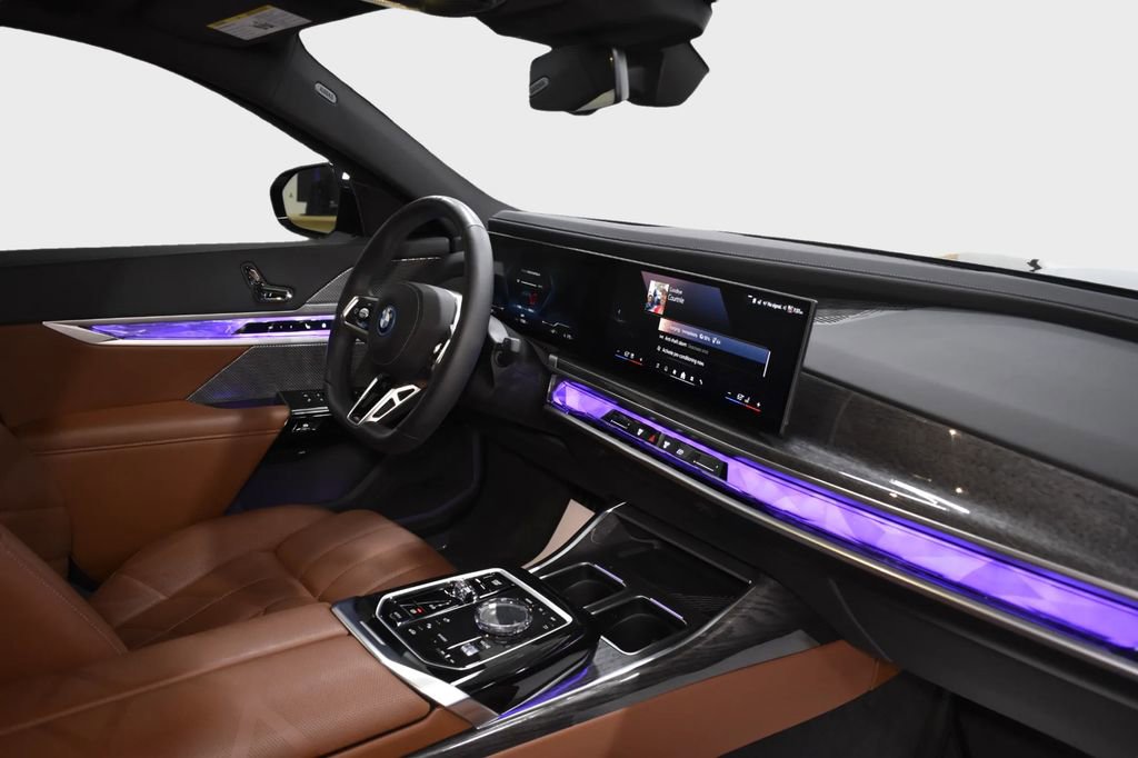 Used 2025 BMW i7 xDrive60 AWD/4WD image 27