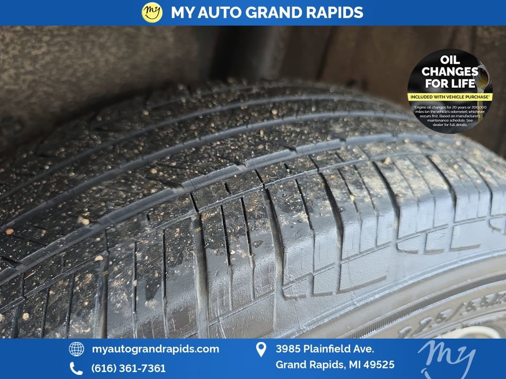 Used 2024 Toyota Corolla Cross XLE w/ Convenience Package image 40