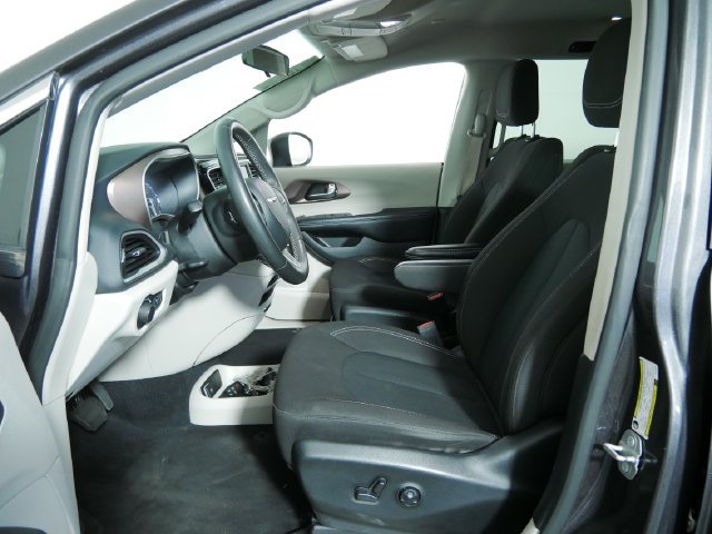 Used 2022 Chrysler Voyager LX FWD image 19