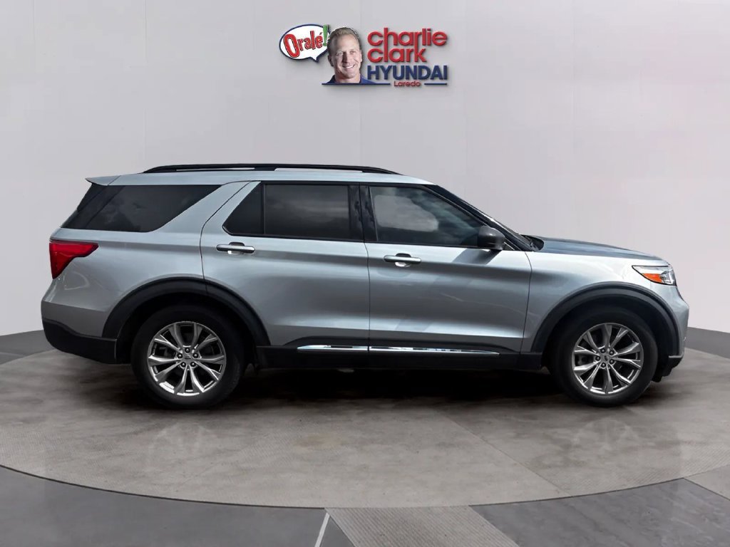 Used 2023 Ford Explorer XLT w/ Equipment Group 202A RWD image 6