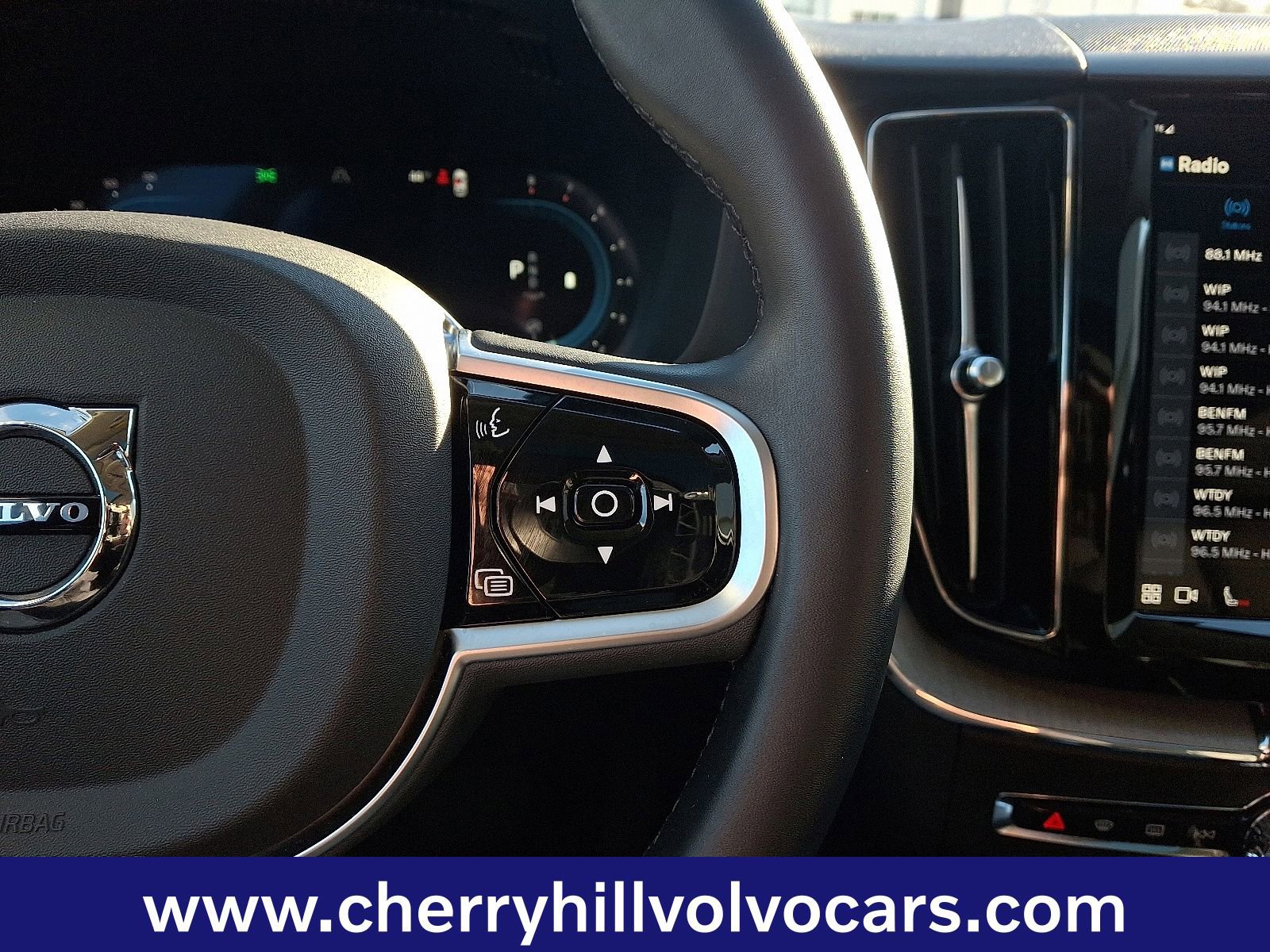 Certified 2025 Volvo XC60 B5 Plus image 23