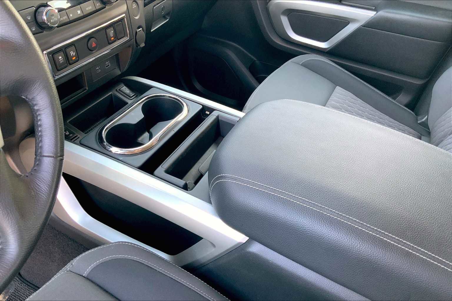 Used 2024 Nissan Titan SV w/ SV Convenience Package image 14