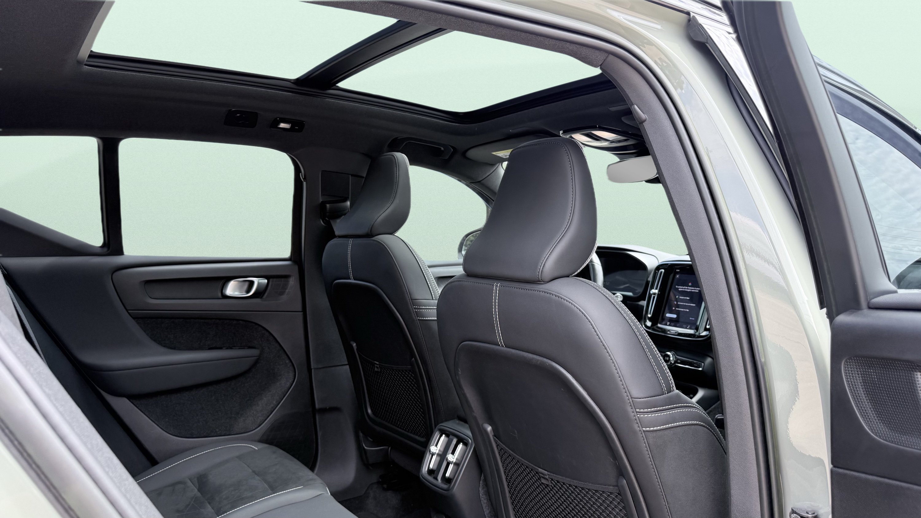 Used 2023 Volvo XC40 Recharge Ultimate AWD/4WD image 39
