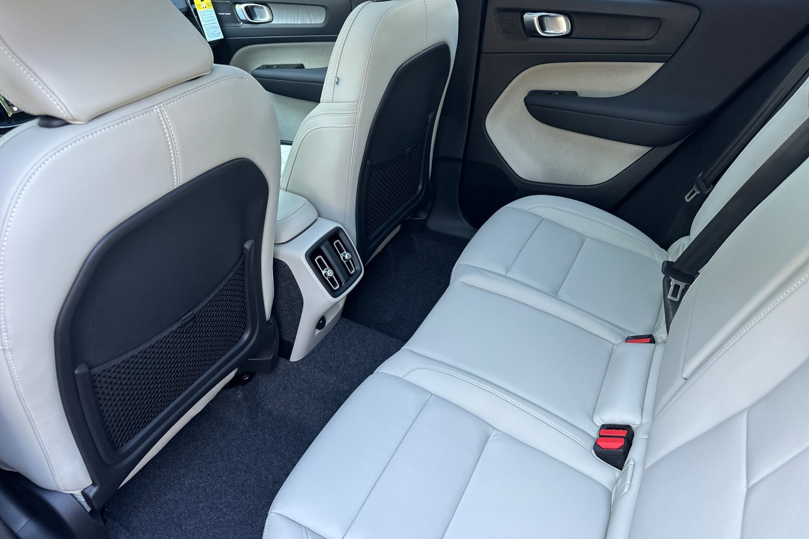 New 2026 Volvo XC40 B5 Ultra image 10