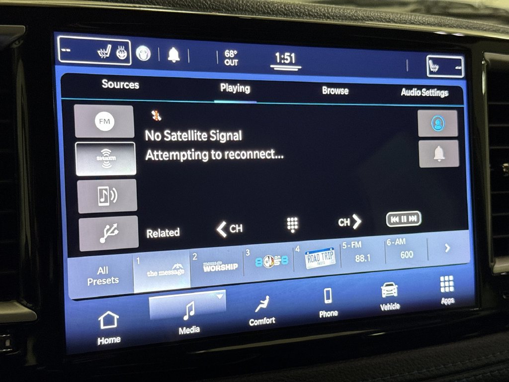 Used 2021 Chrysler Pacifica Touring-L FWD image 14