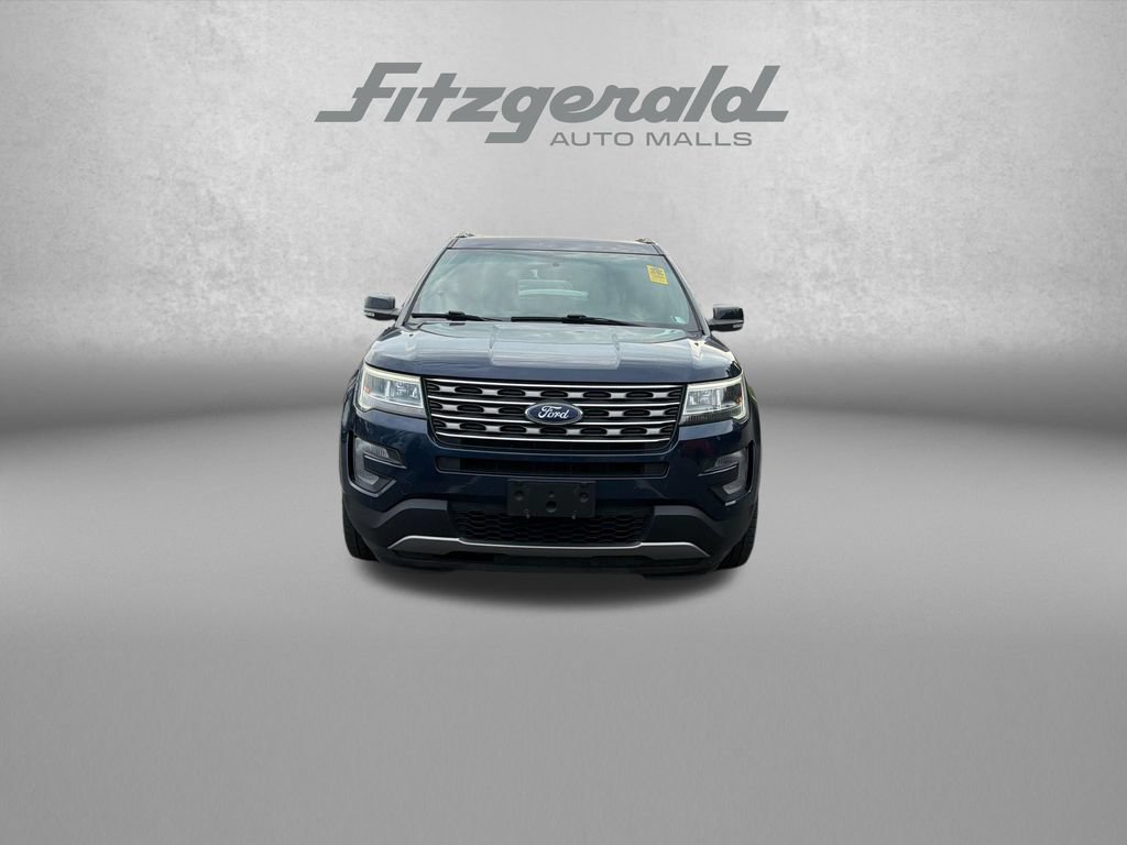 Used 2017 Ford Explorer XLT w/ Equipment Group 202A AWD/4WD image 2