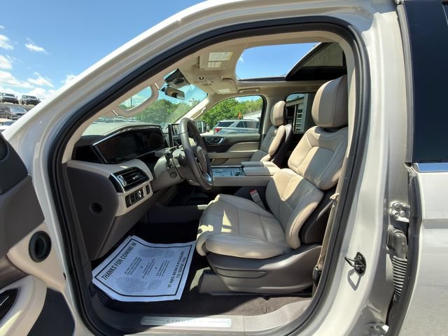 Used 2024 Lincoln Navigator Premiere AWD/4WD image 31