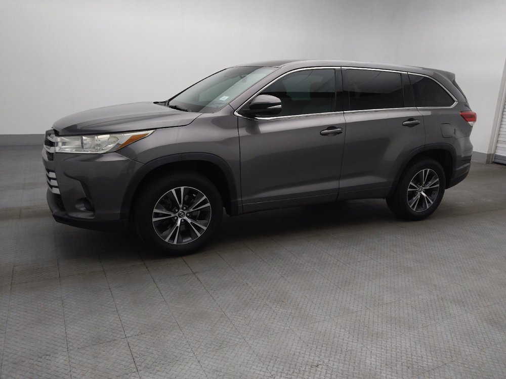 Used 2018 Toyota Highlander LE image 2