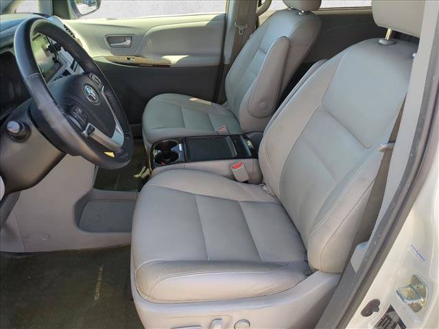 Used 2015 Toyota Sienna XLE w/ XLE Navigation Package FWD image 15