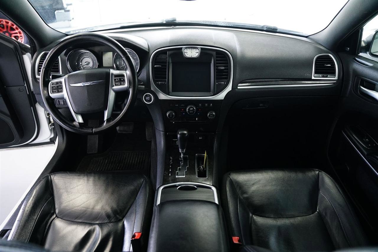 Used 2011 Chrysler 300 Limited image 16
