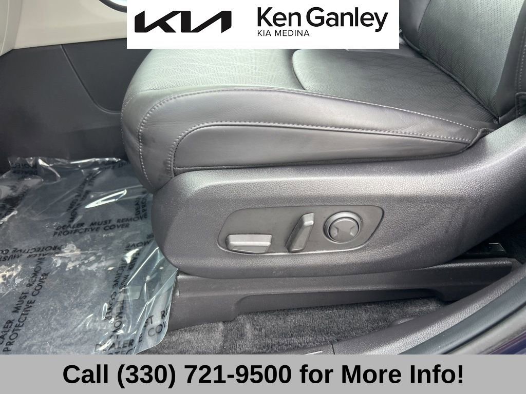 Used 2024 Kia Carnival LX FWD image 29