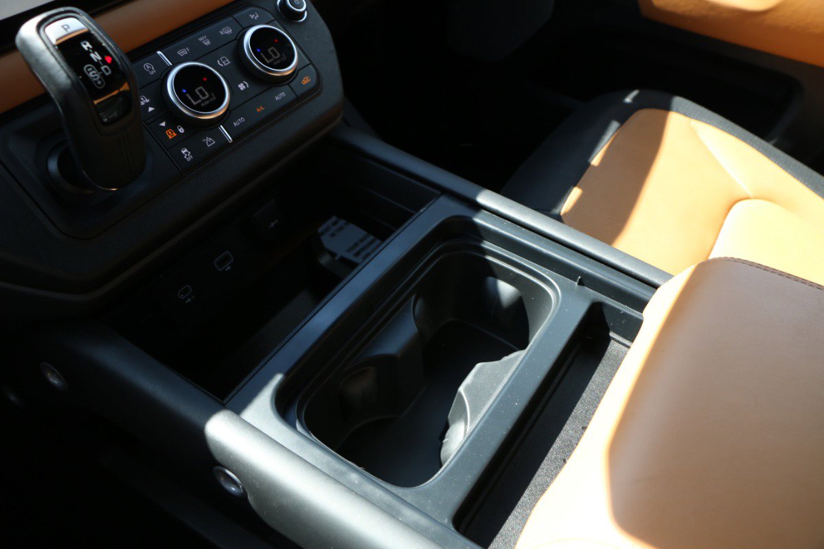 Used 2024 Land Rover Defender 130 X-Dynamic SE AWD/4WD image 25