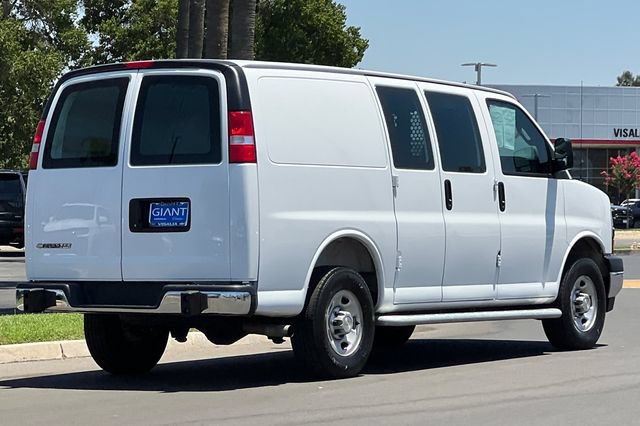 Used 2025 Chevrolet Express 2500 w/ Driver Convenience Package RWD image 4