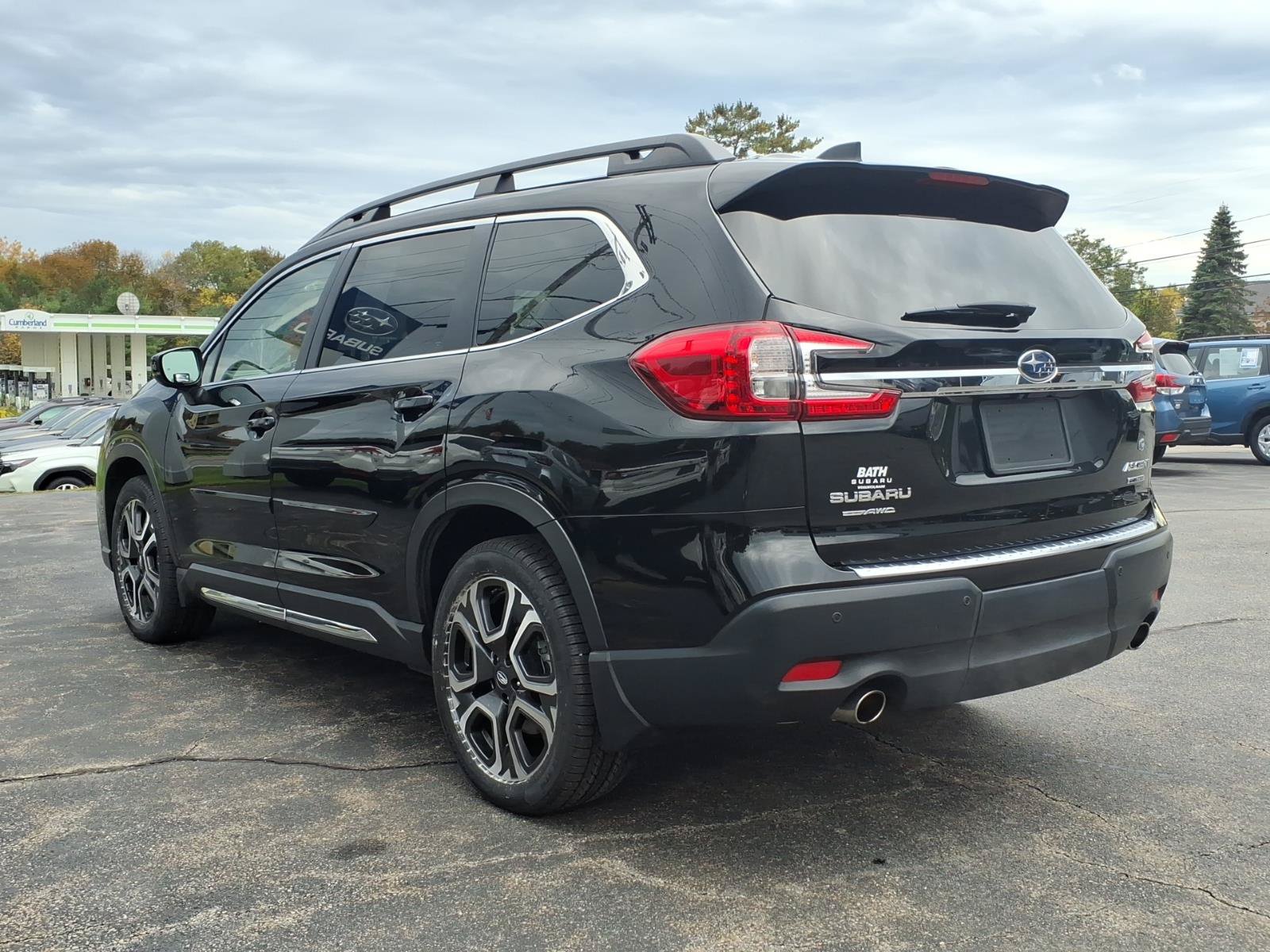 Used 2024 Subaru Ascent Limited w/ Technology Package AWD/4WD image 5