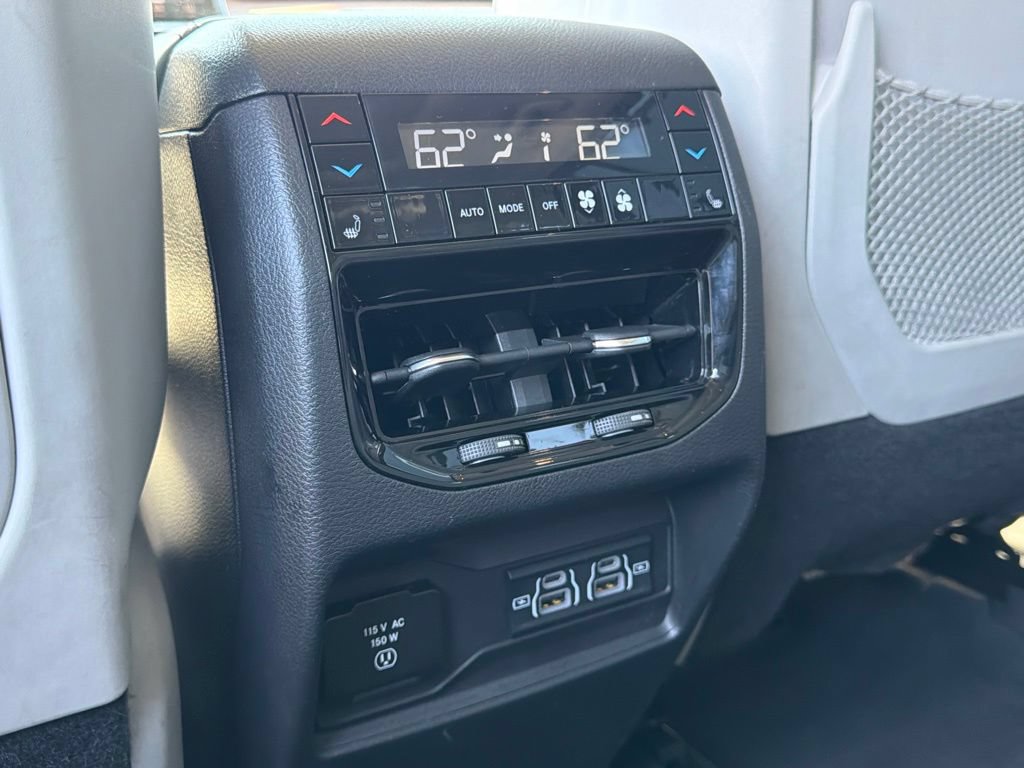 Used 2022 Jeep Grand Cherokee Summit w/ Advanced Protech Group IV AWD/4WD image 37