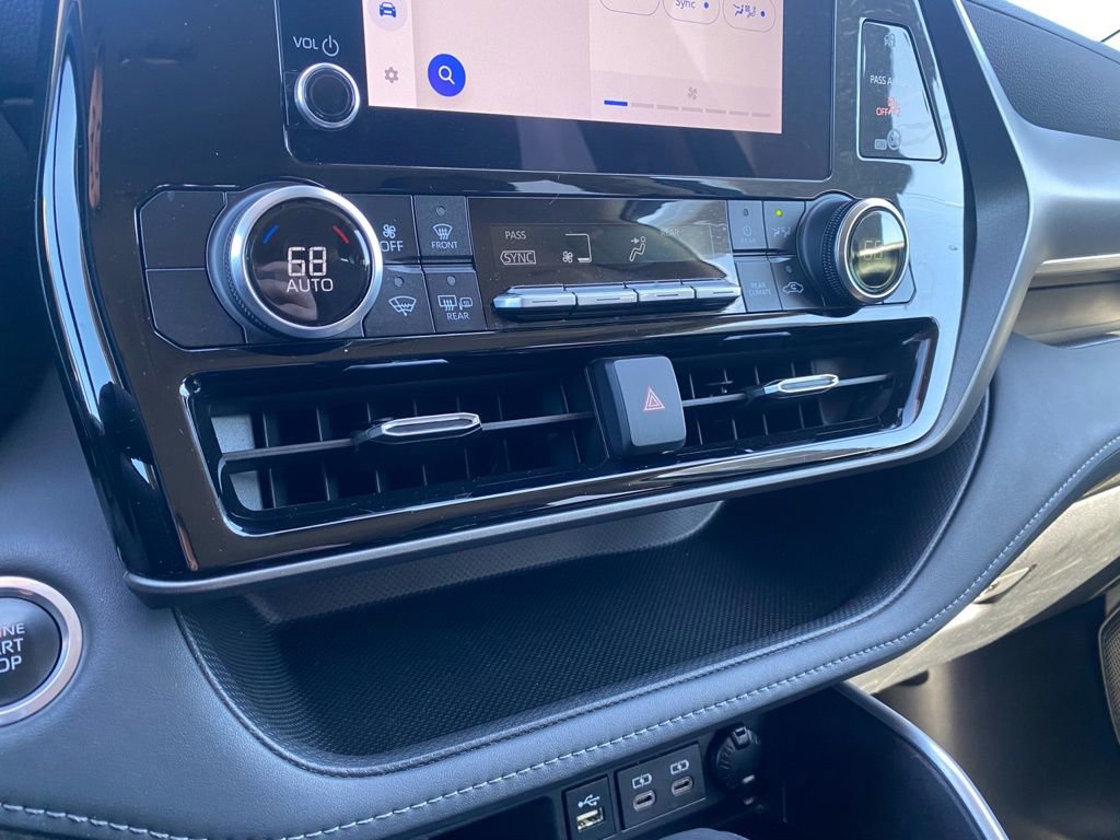 Used 2024 Toyota Highlander LE image 18