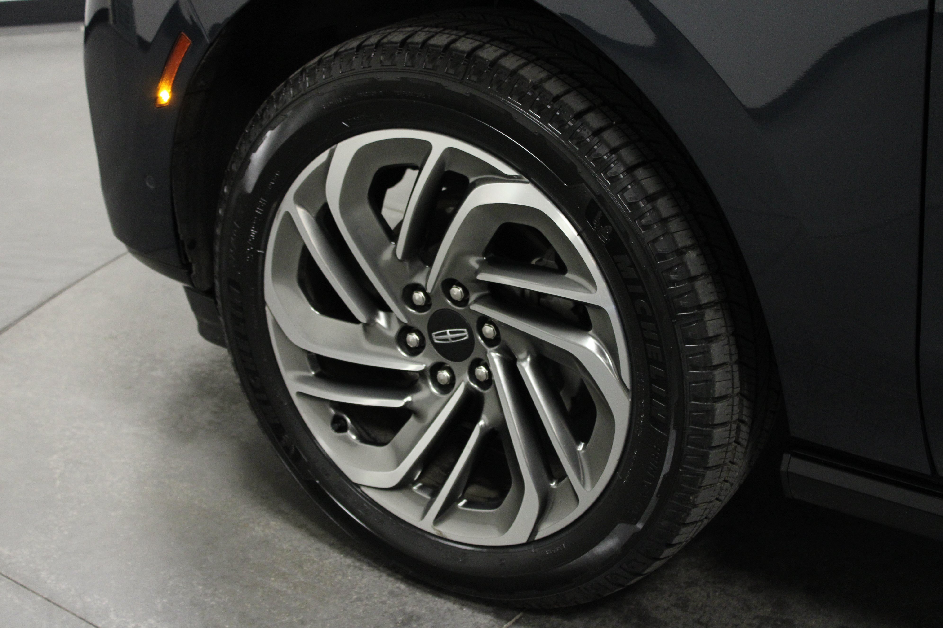 Used 2025 Lincoln Navigator L Reserve AWD/4WD image 10