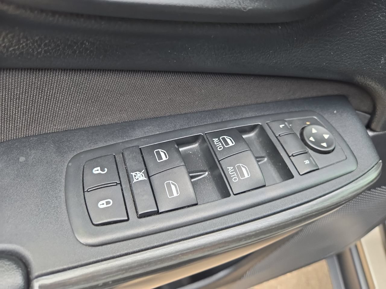 Used 2017 Jeep Cherokee Latitude FWD image 15