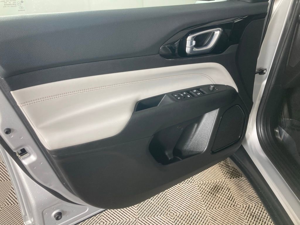 Used 2025 Jeep Compass Limited AWD/4WD image 11