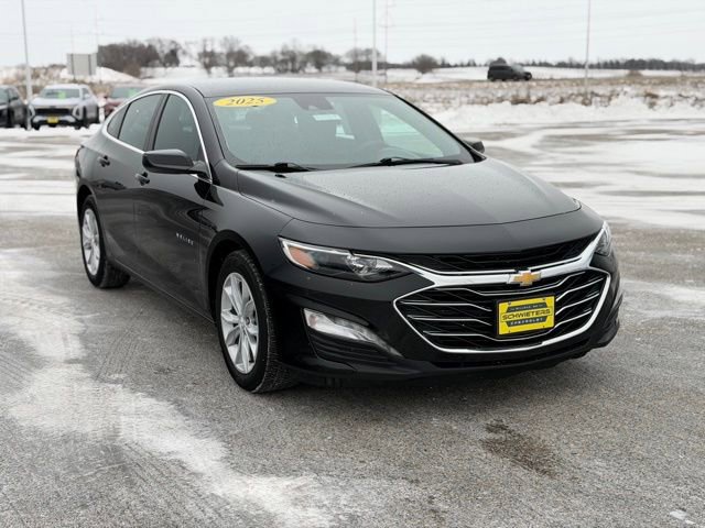 Used 2025 Chevrolet Malibu LT image 3