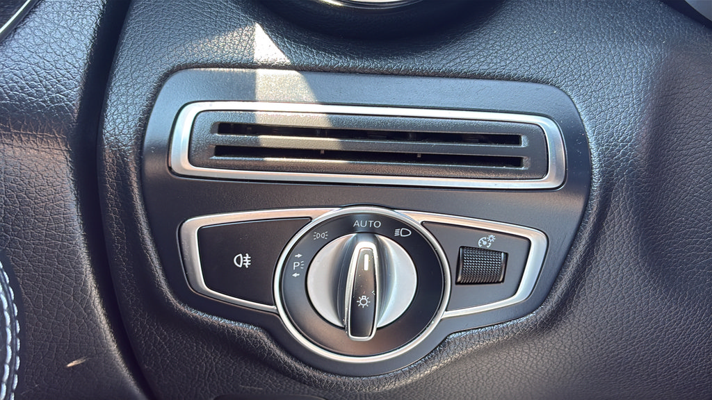 Used 2018 Mercedes-Benz GLC 300 4MATIC image 20