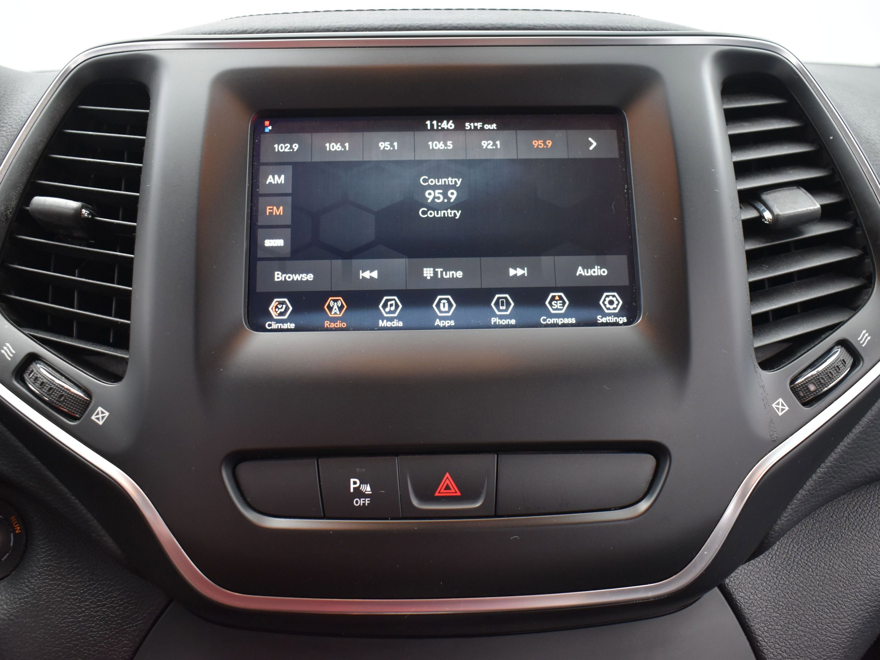 Used 2020 Jeep Cherokee Latitude Plus image 16