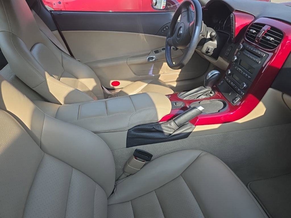 Used 2006 Chevrolet Corvette Coupe w/ Preferred Equipment Group RWD image 2