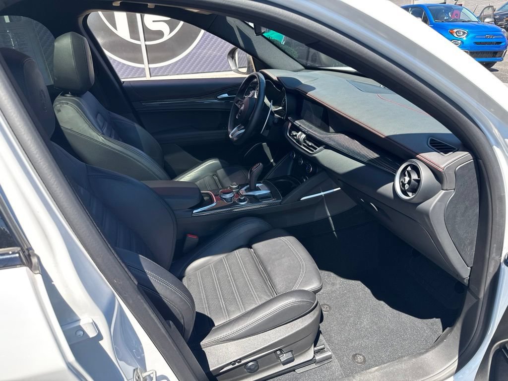 Used 2023 Alfa Romeo Stelvio Estrema AWD/4WD image 67