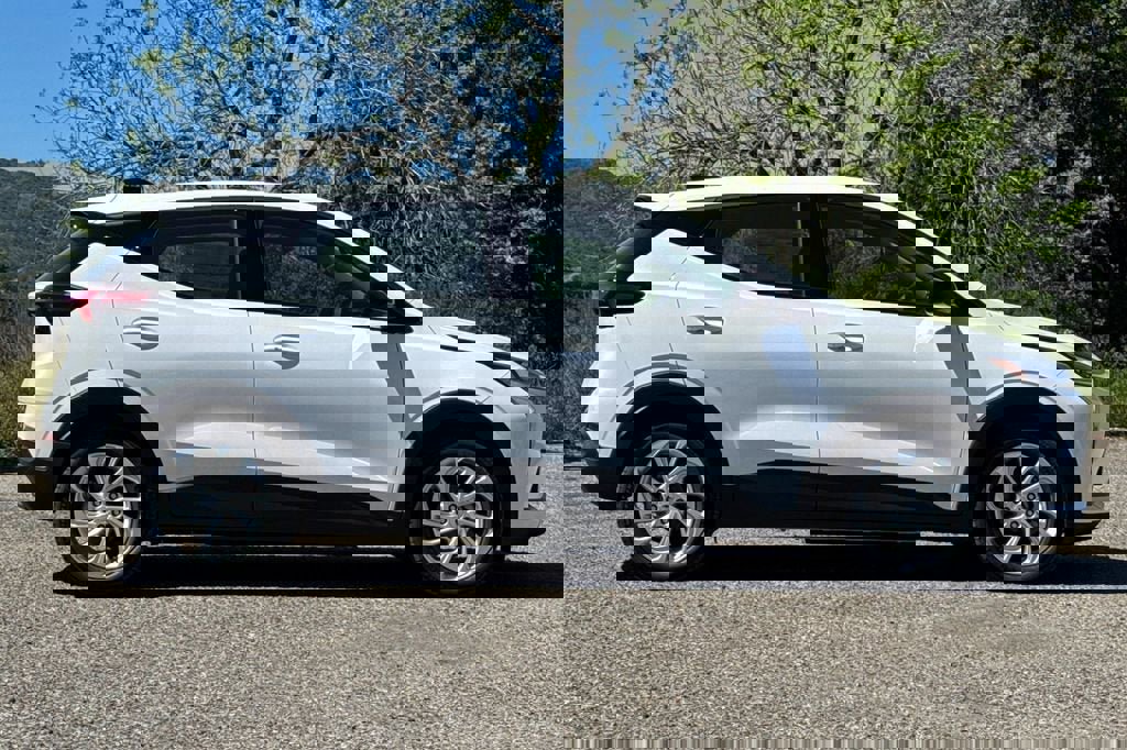 New 2027 Chevrolet Bolt LT w/ Comfort Package image 3