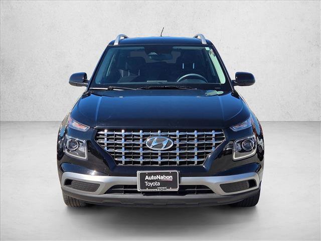 Used 2024 Hyundai Venue SEL FWD image 2