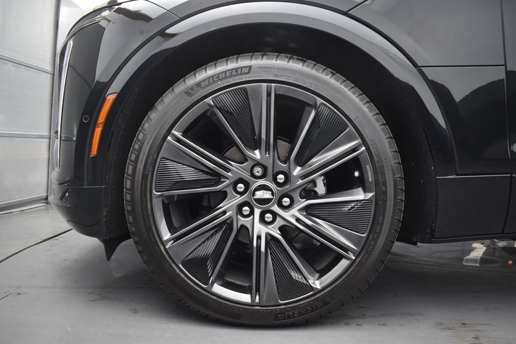 New 2026 Cadillac Lyriq Signature Sport w/ LPO, Floor Liner Package AWD/4WD image 8