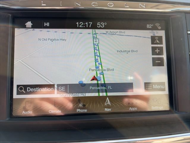 Used 2017 Lincoln Continental Select image 17