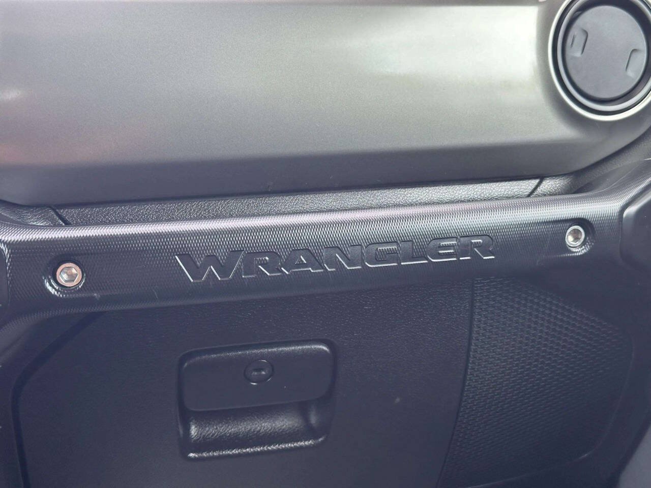 Used 2018 Jeep Wrangler Unlimited Sport AWD/4WD image 37
