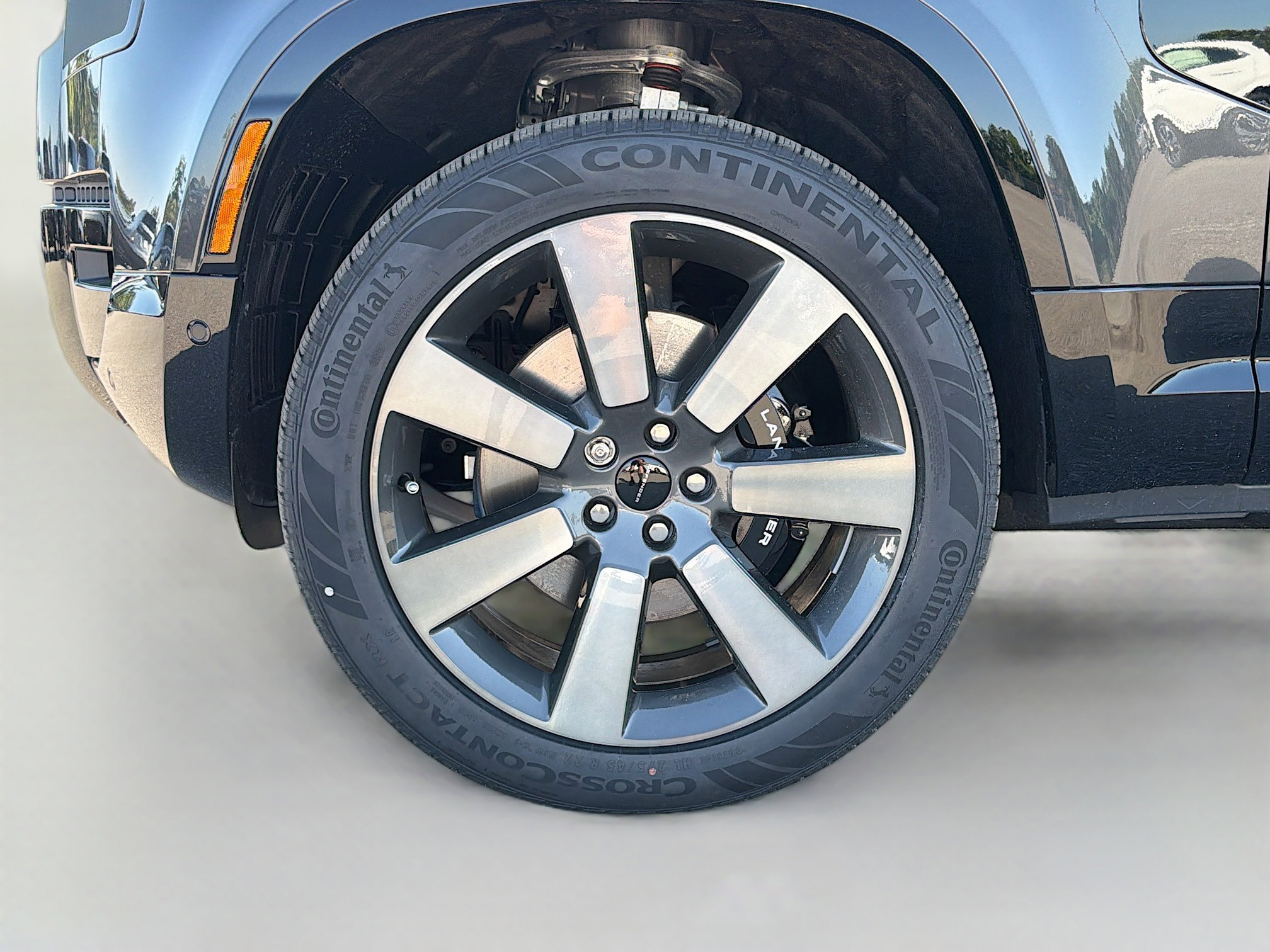 New 2026 Land Rover Defender 90 V8 image 42