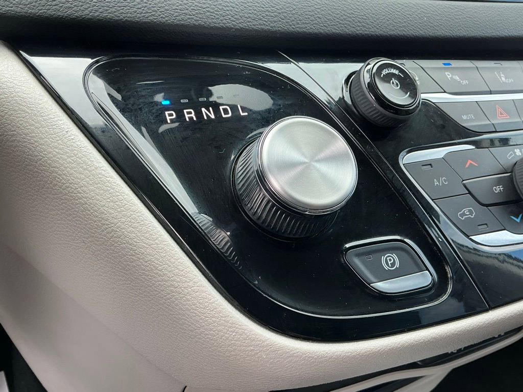 Used 2023 Chrysler Pacifica Touring-L image 29
