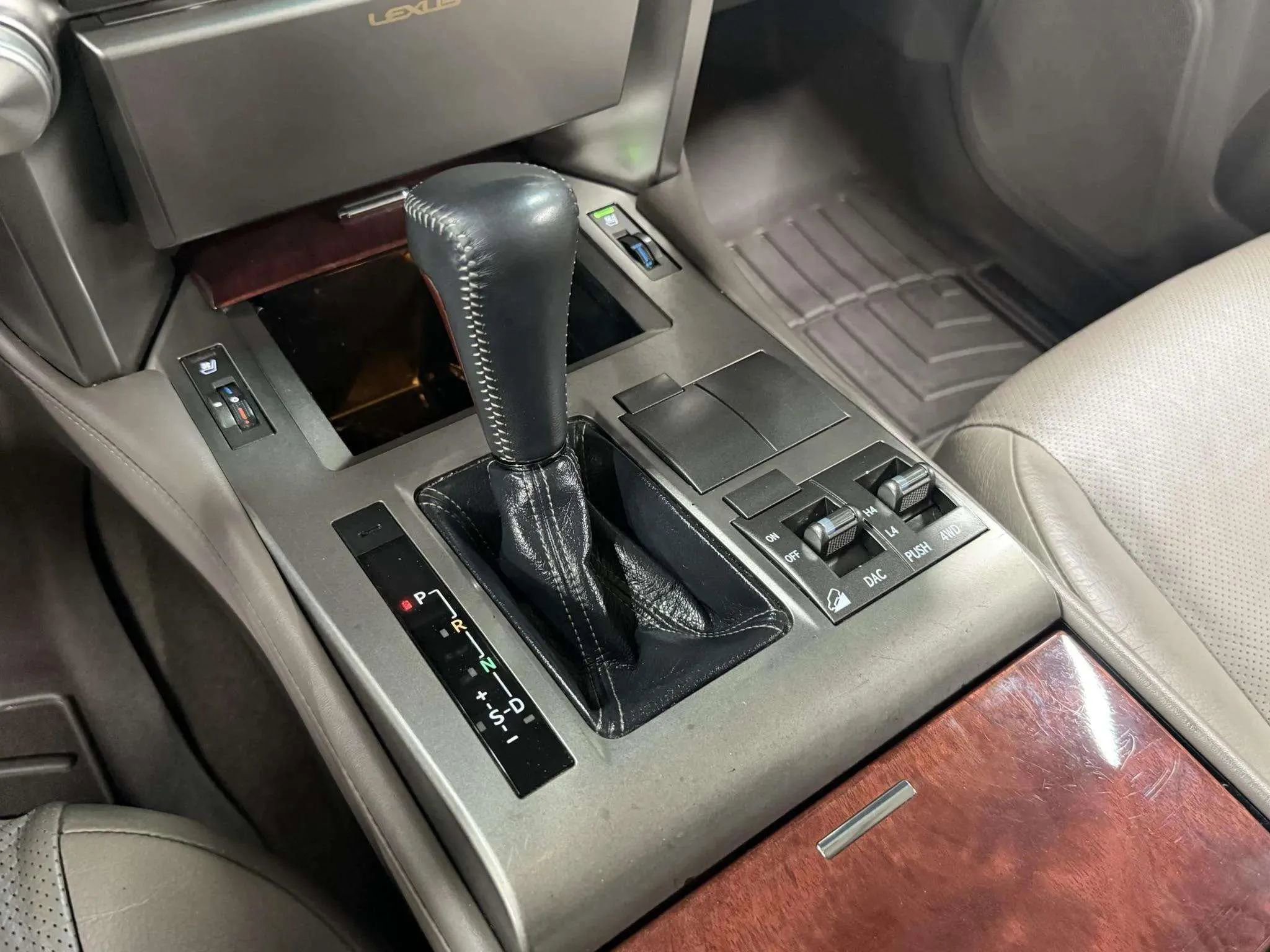 Used 2013 Lexus GX 460 image 21