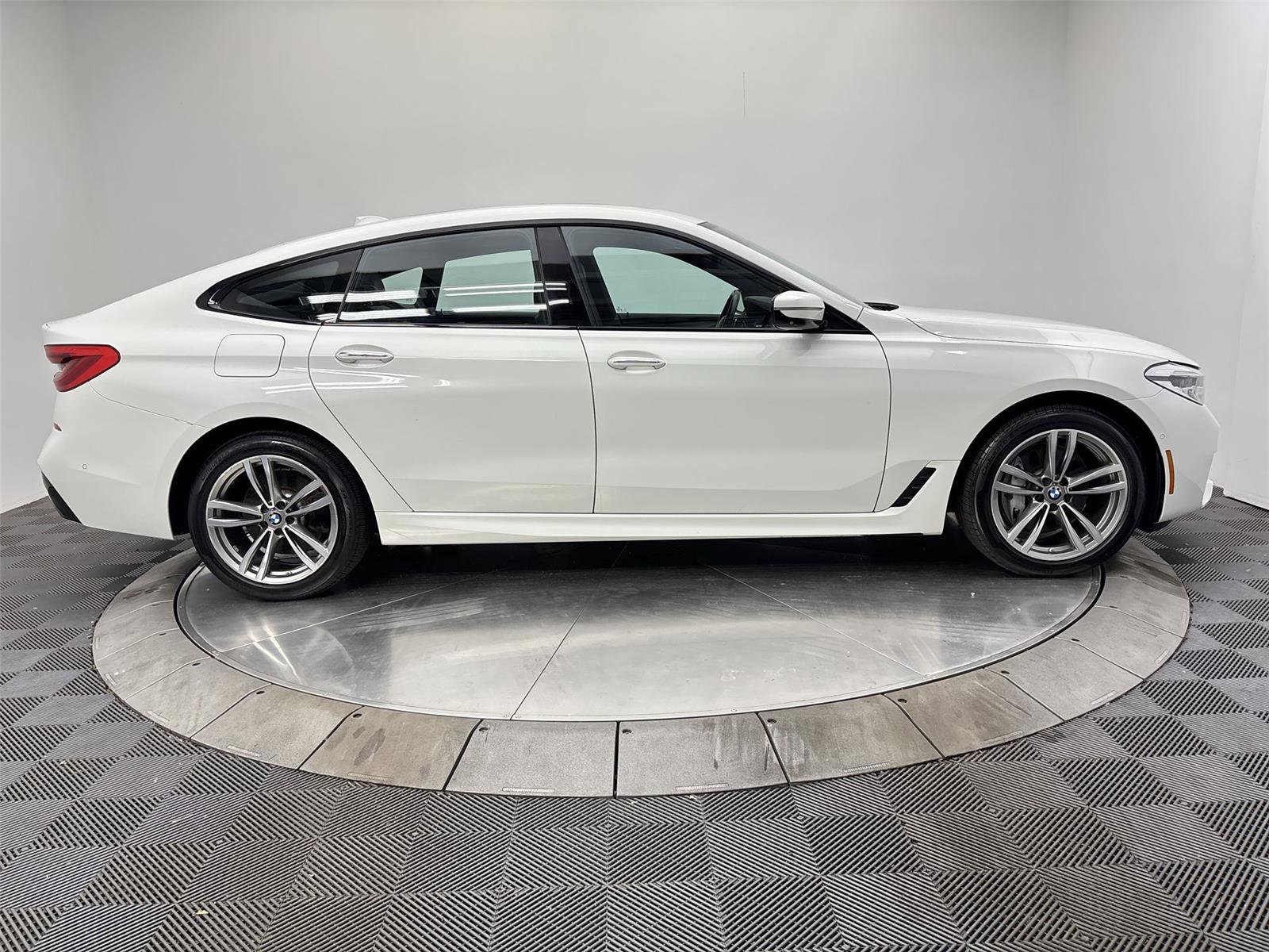 Used 2018 BMW 640i Gran Turismo xDrive AWD/4WD image 17