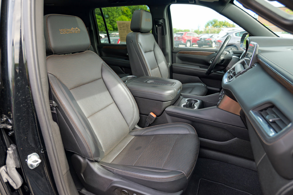 Used 2023 Chevrolet Suburban High Country AWD/4WD image 39
