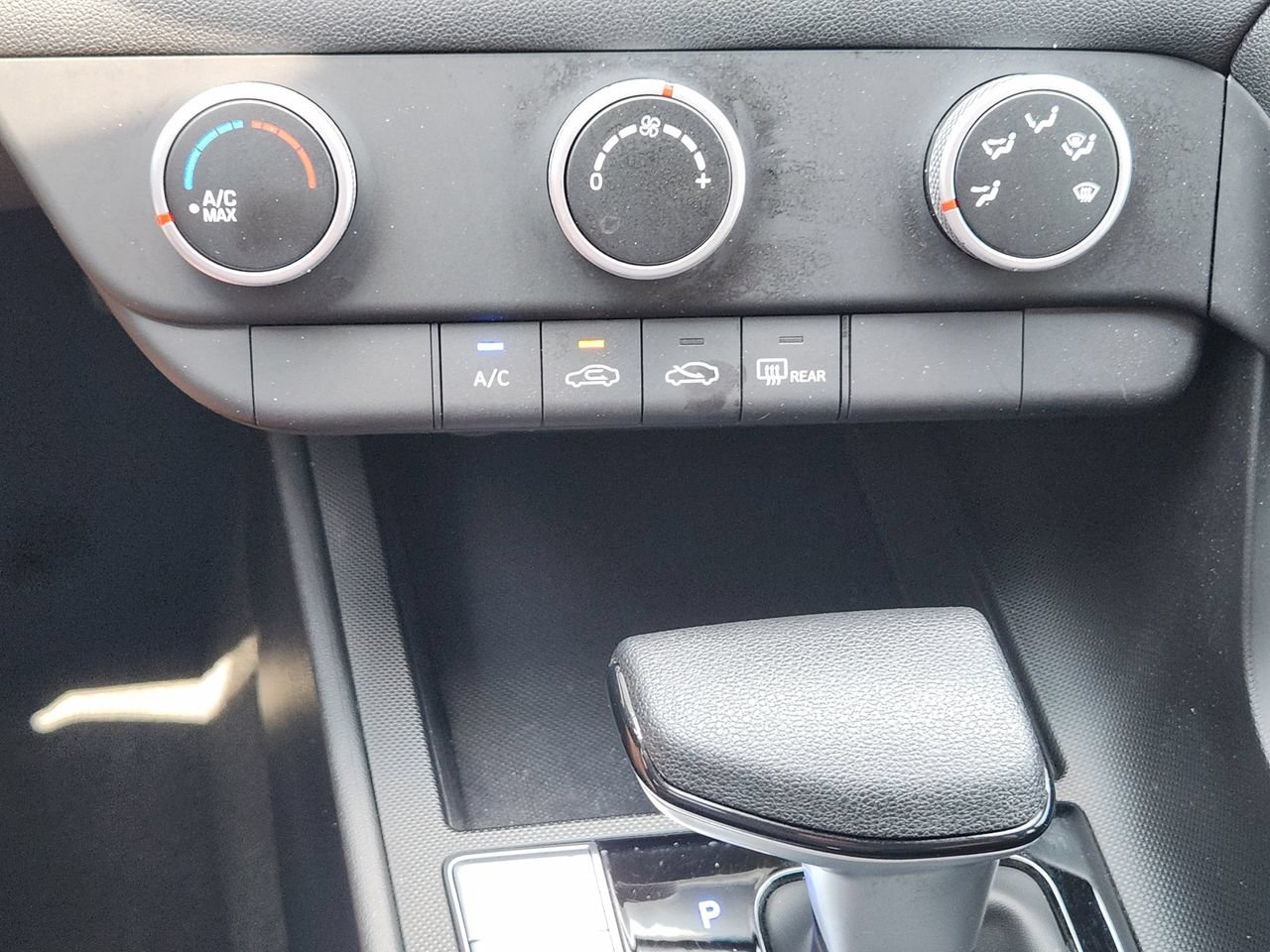 Certified 2025 Hyundai Elantra SE FWD image 16
