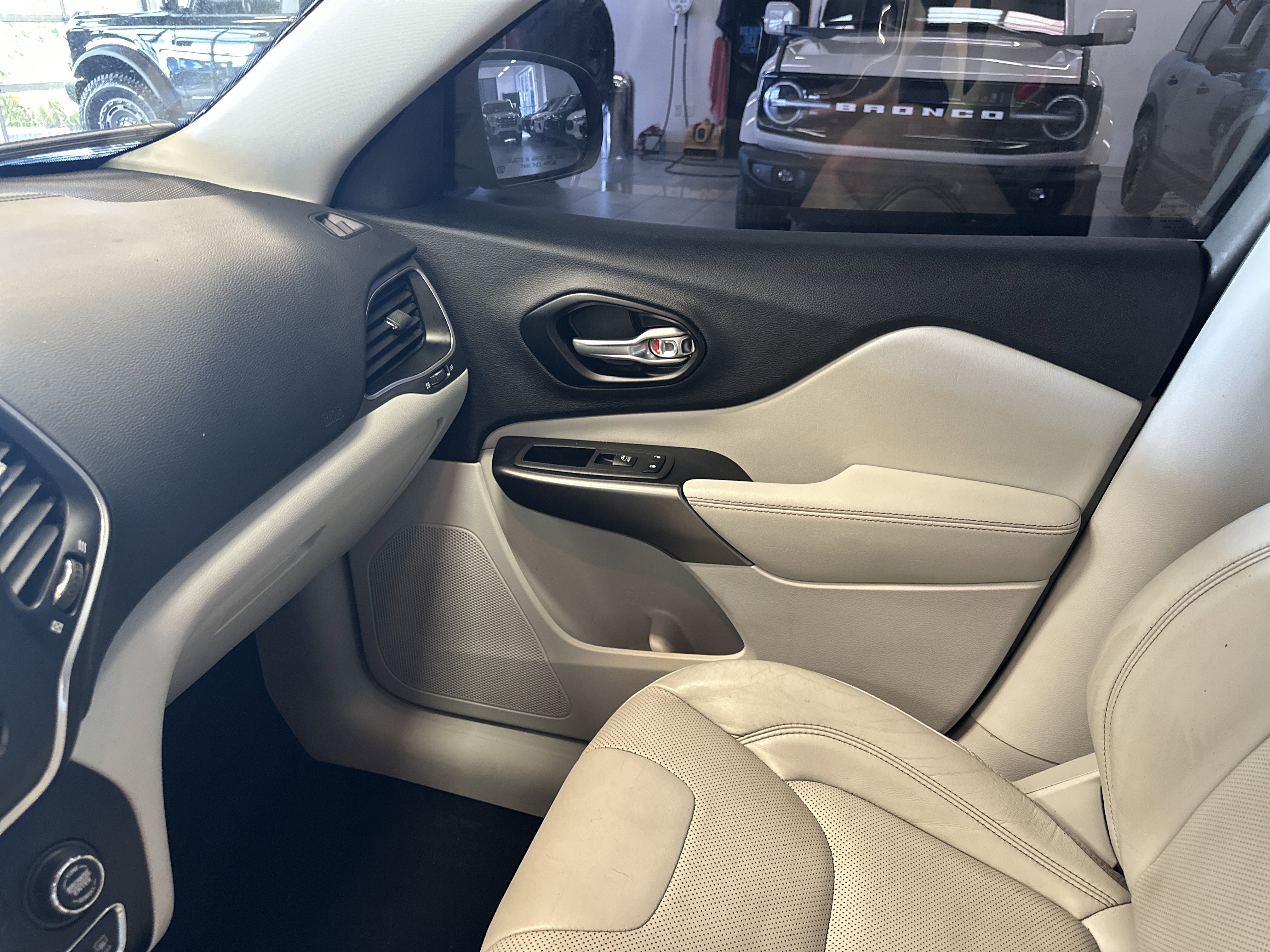 Used 2021 Jeep Cherokee Latitude Lux image 25