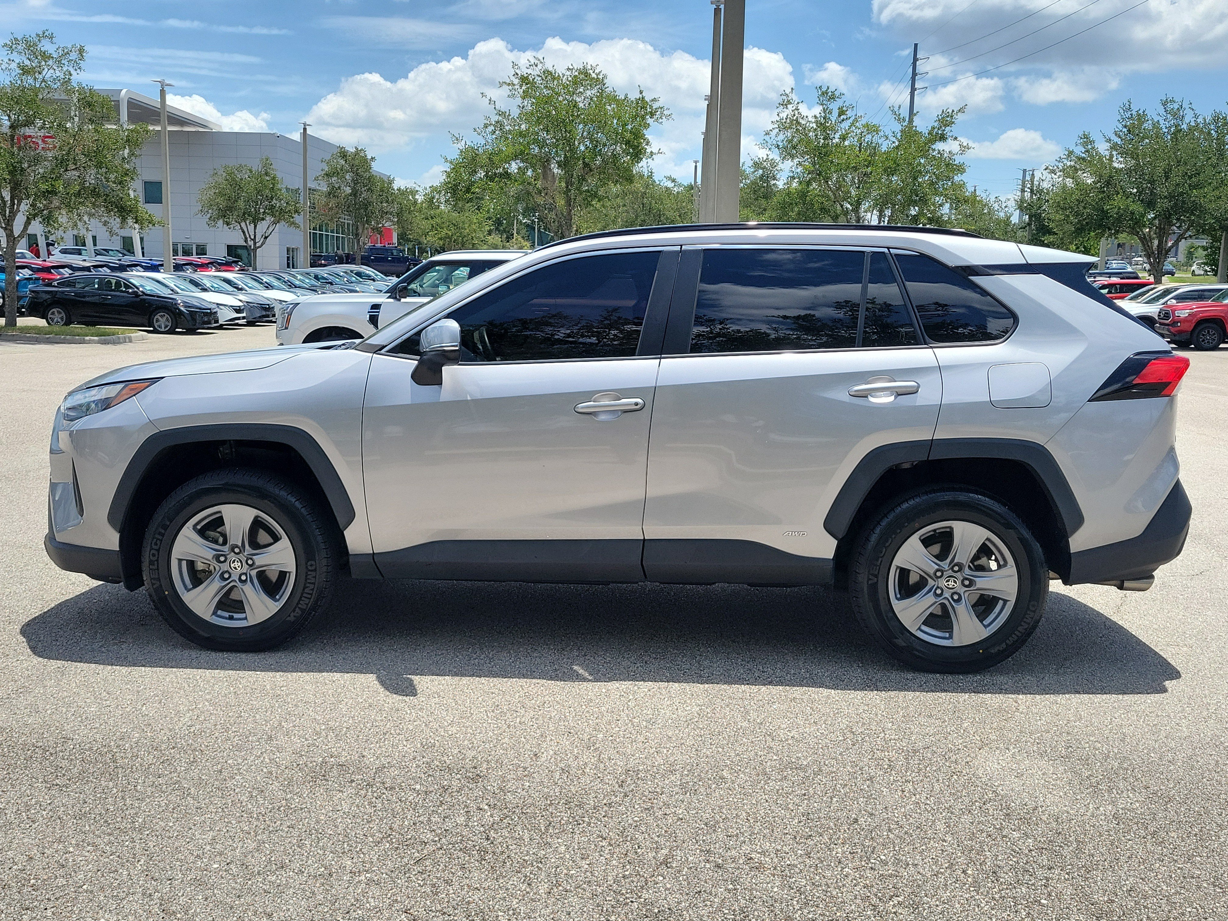 Used 2022 Toyota RAV4 XLE w/ Convenience Package AWD/4WD image 8