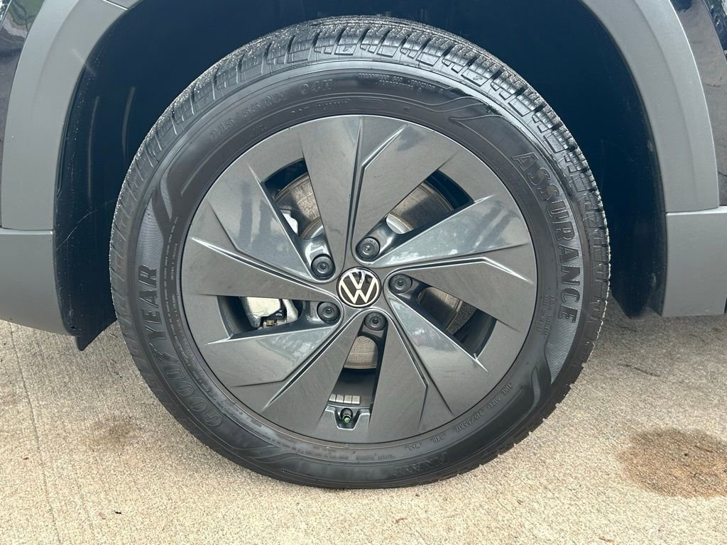 Certified 2025 Volkswagen Taos S image 40