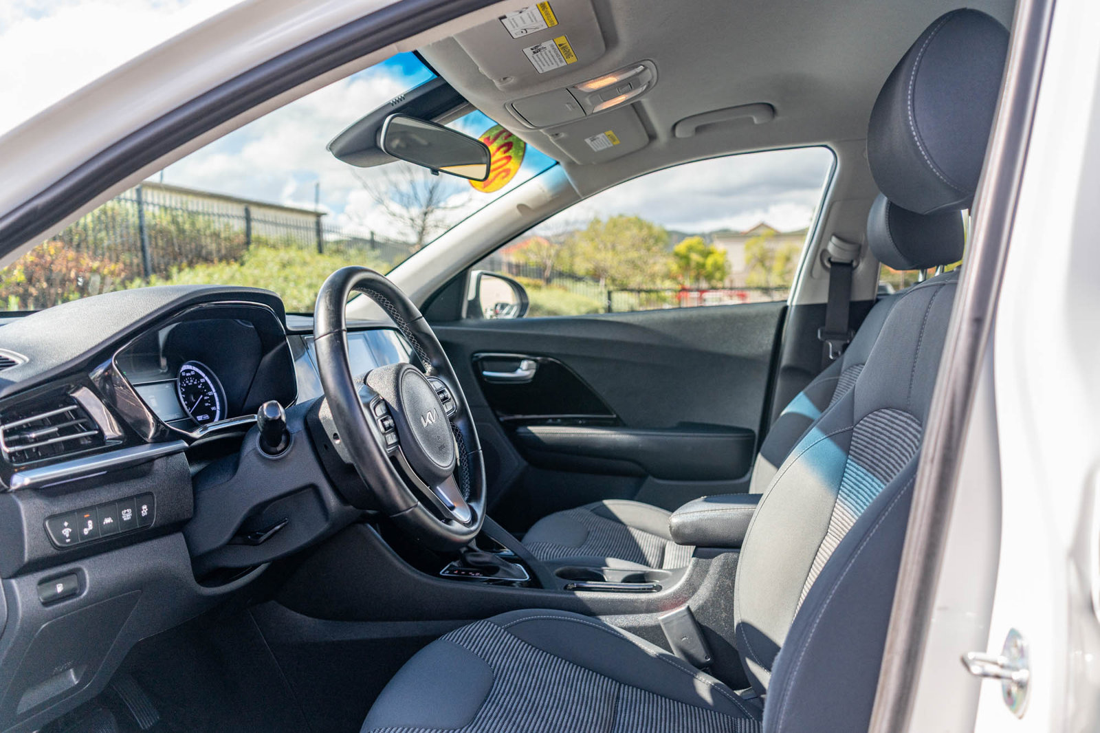 Used 2022 Kia Niro LXS FWD image 15