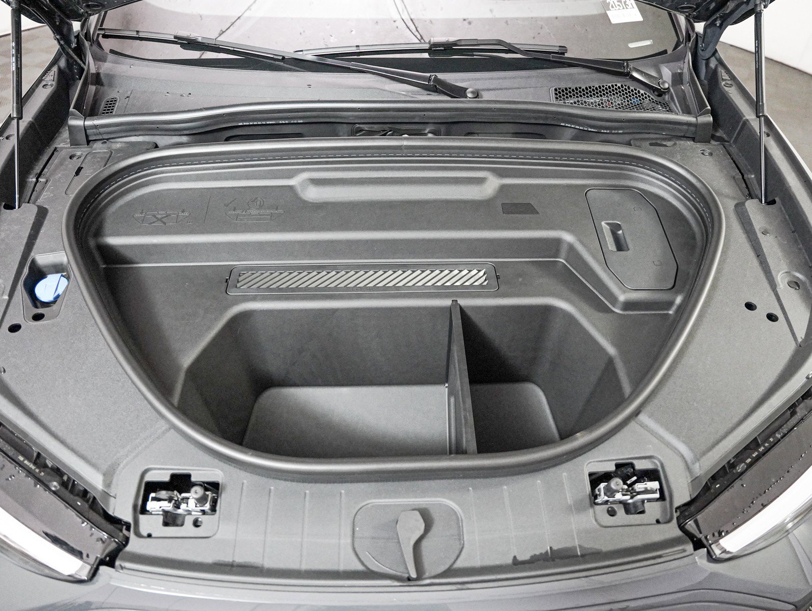 New 2025 Audi Q6 e-tron Premium Plus AWD/4WD image 4
