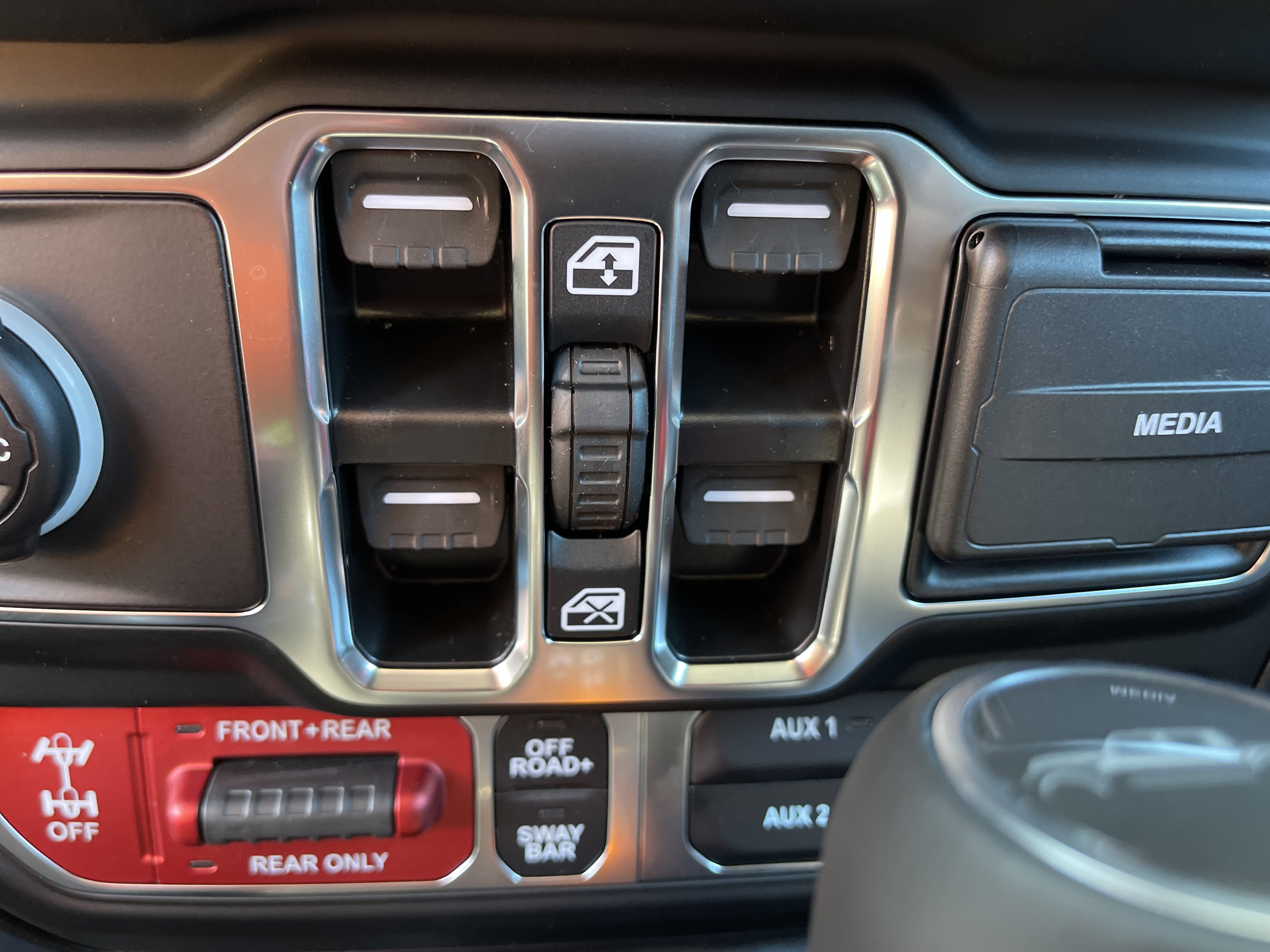 New 2025 Jeep Gladiator Rubicon image 32