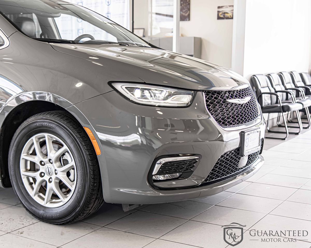 Used 2022 Chrysler Pacifica Touring-L FWD image 4