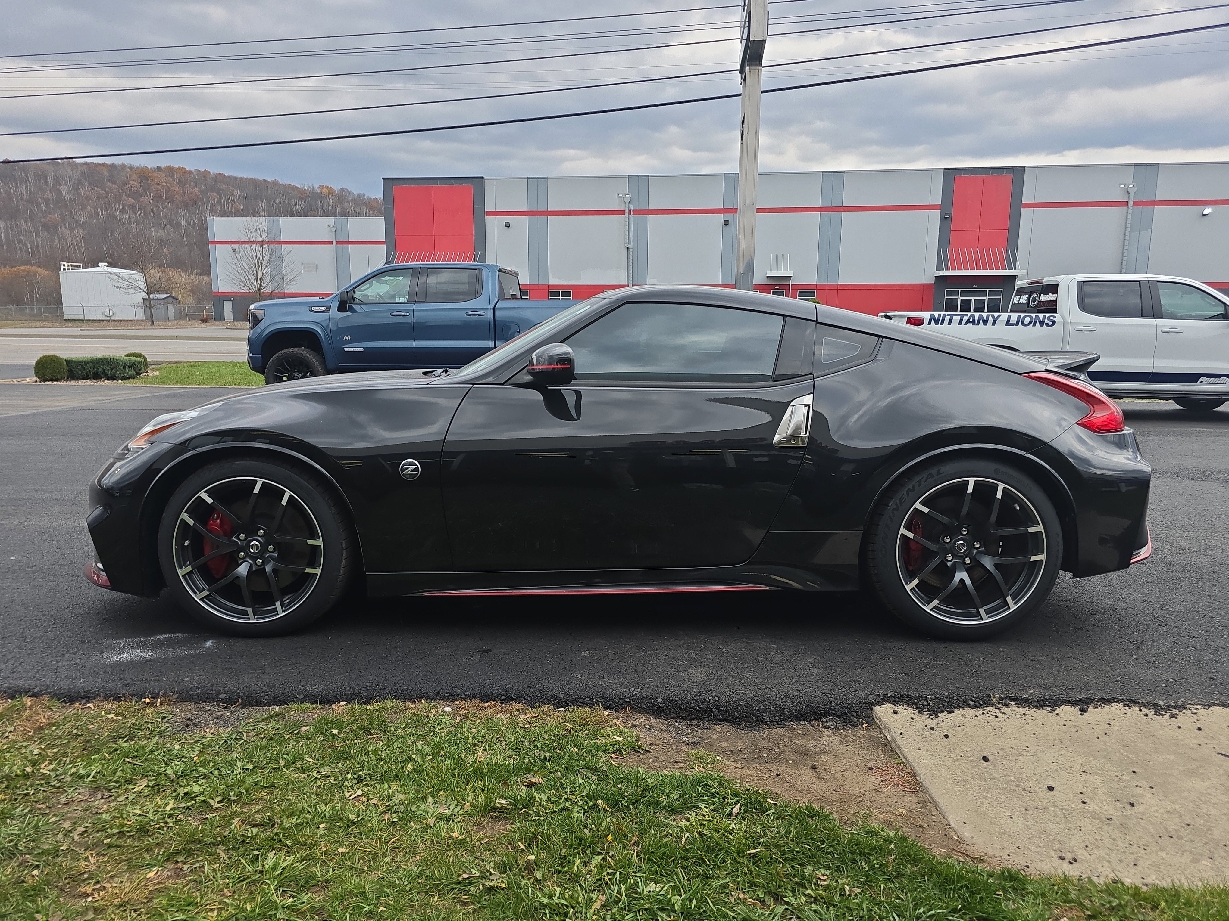 Used 2020 Nissan 370Z NISMO image 7