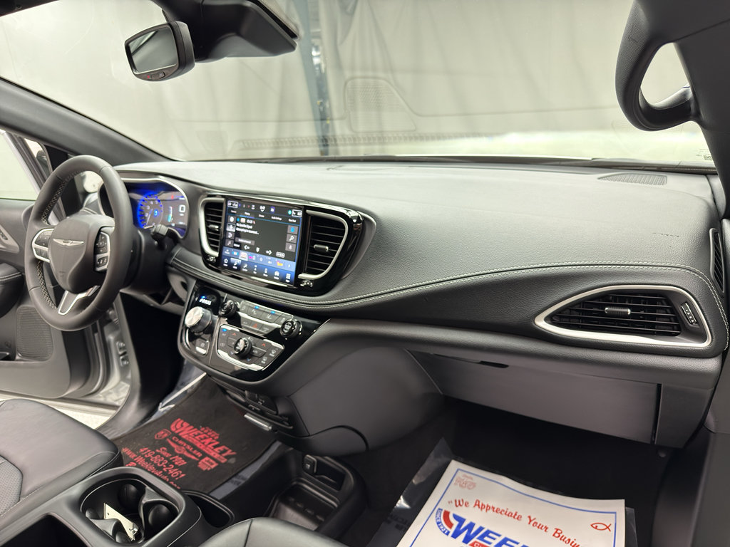 Used 2026 Chrysler Pacifica Select FWD image 16
